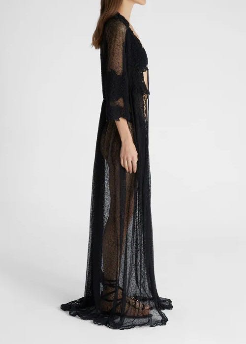 Kimono with macrame inlay