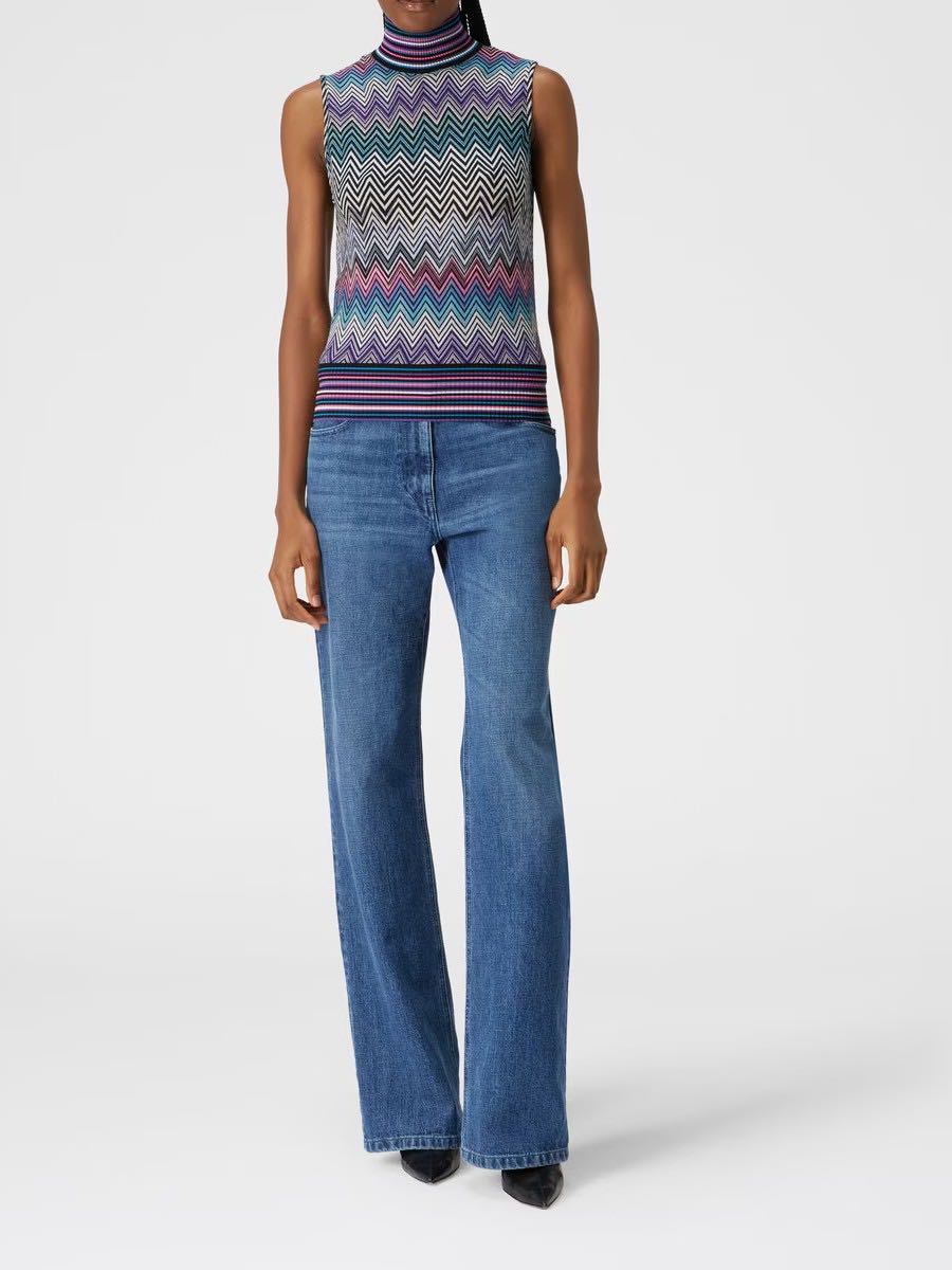 Sleevless turtleneck zigzag top