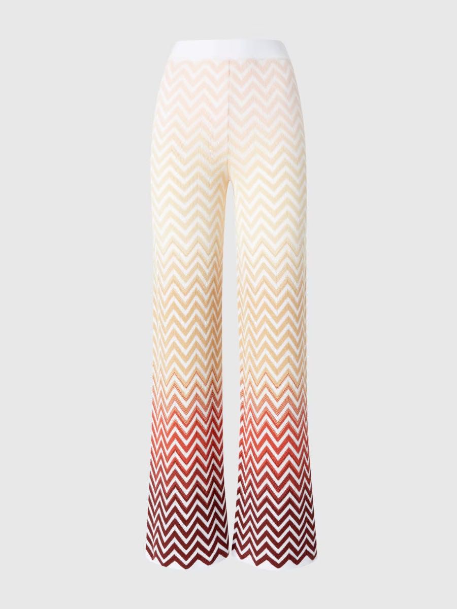 Trousers with zigzag patern