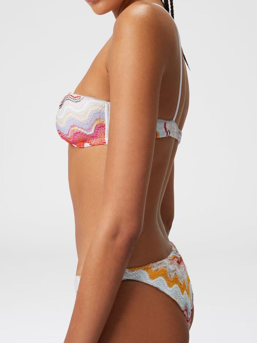 Bandeau bikini wave pattern