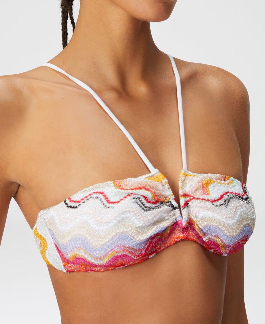 Bandeau bikini wave pattern