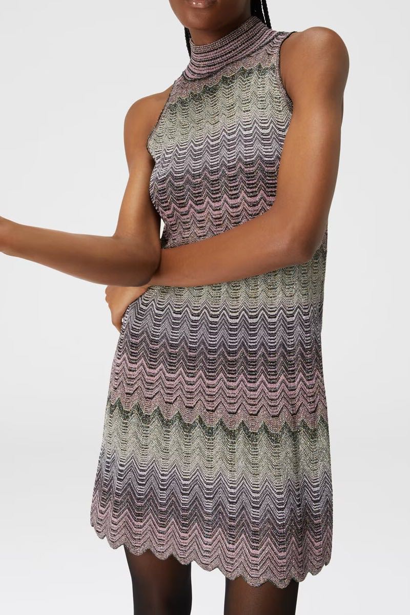 Sleevless mini lamé dress