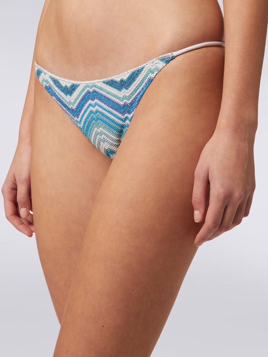 Bikini triangle blue variant